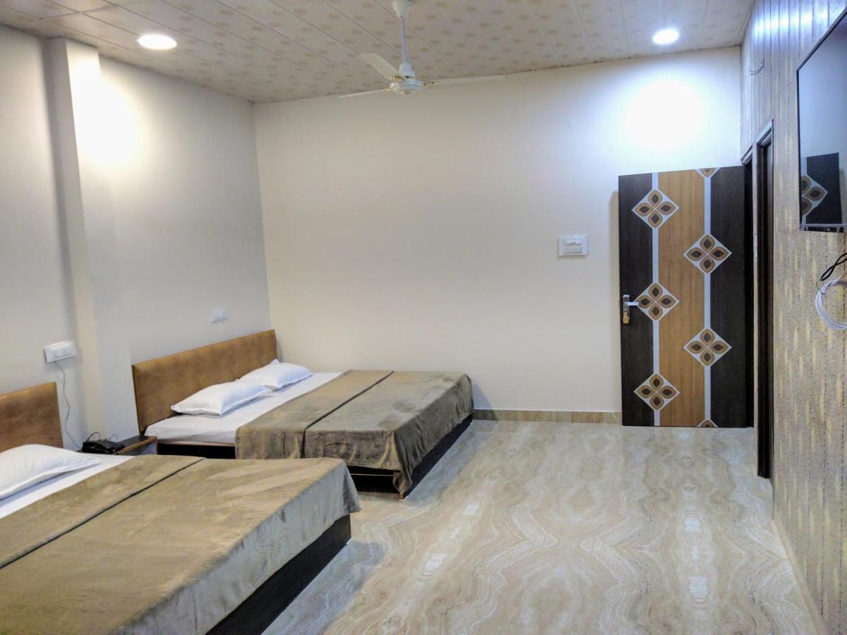 Mye Homestay 1 Near Golden Temple 암리차르 외부 사진